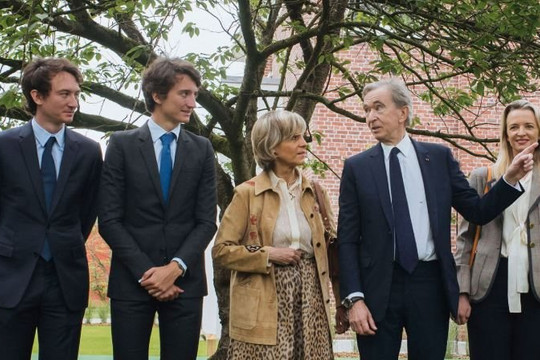 Cuộc sống 5 cậu ấm, cô chiêu nhà tỷ phú Bernard Arnault: Bị đào tạo như quân đội để kế nghiệp đế chế LVMH, bữa trưa cũng là nơi cha 'kiểm tra bài cũ'