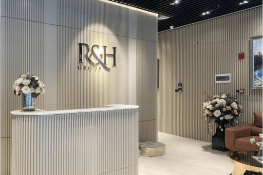 R&H Group chậm trả lãi 2 lô trái phiếu trị giá 5.000 tỷ đồng, viện dẫn khó khăn kinh tế kéo dài