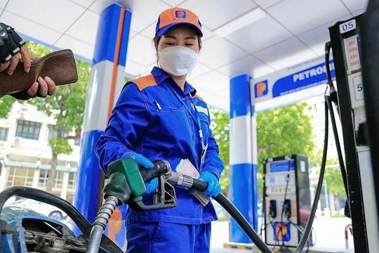 Giá xăng dầu hôm nay 27/8: Xăng giảm nhẹ, dầu diesel giảm gần 500 đồng/lít