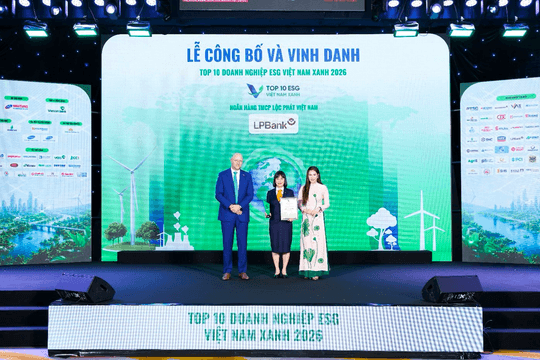 LPBank hai năm liên tiếp được vinh danh Green Leadership và Top 10 Ngân hàng ESG Việt Nam Xanh