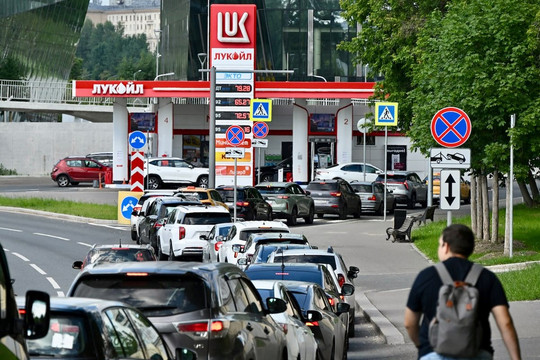 Sợ Moscow không còn xăng để bán, nước láng giềng của Nga phải đi 'đánh tiếng' với loạt quốc gia châu Á