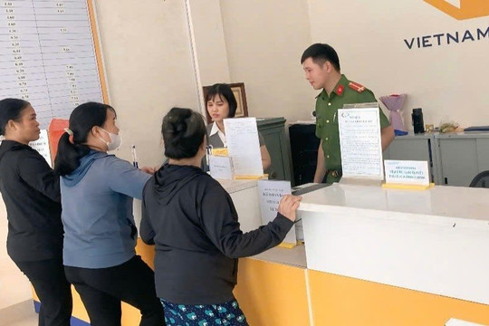 Phát hiện người phụ nữ SN 1954 rút 40 triệu đồng để giao dịch chuyển khoản, công an khẩn trương xác minh làm rõ
