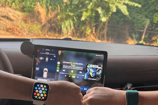 WHOOP không có màn hình vẫn khiến Apple Watch phải dè chừng: Hai triết lý kinh doanh đối lập đang định hình tương lai thiết bị đeo