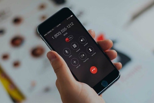 Vì sao điện thoại hiển thị đúng tên người thân gọi đến nhưng người dân vẫn bị kẻ gian lừa mất hàng trăm triệu đồng?