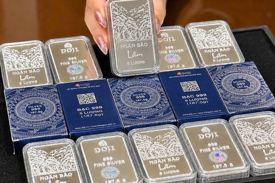 Giá bạc hồi phục mạnh sau 2 tuần lao dốc, quỹ lớn nhất thế giới hành động gì?