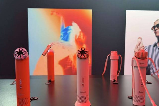 Dyson không đứng ngoài cuộc đua quạt cầm tay: Khi một món phụ kiện mùa hè trở thành sân chơi mới của công nghệ cao