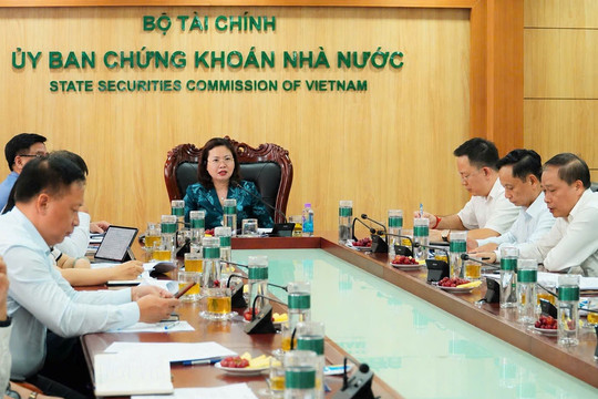 Chủ tịch UBCKNN: Thị trường chứng khoán Việt Nam tăng trưởng ổn định