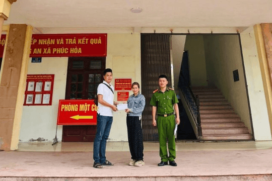 Điều tra giao dịch chuyển khoản 264.908.000 đồng từ tài khoản Techcombank sang MB, công an mời người đàn ông SN 1992 đến trụ sở làm việc