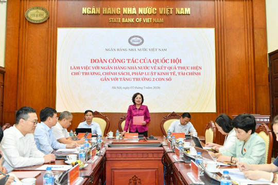 Phó Chủ tịch Quốc hội Nguyễn Thị Hồng đề nghị Ngân hàng Nhà nước giữ vững ổn định vĩ mô, kiểm soát lạm phát, đồng thời đảm bảo thúc đẩy tăng trưởng kinh tế 2 con số