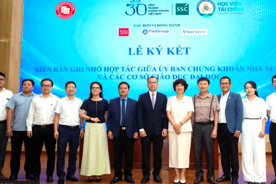 UBCKNN bắt tay hai trường đại học lớn, đẩy mạnh đào tạo nhân lực ngành chứng khoán