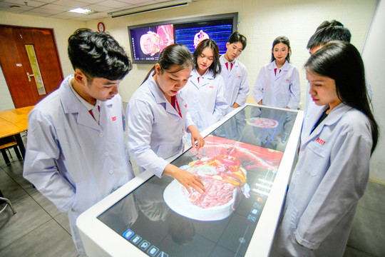 Trường Đại học đào tạo bác sĩ hơn 1 tỷ đồng/khóa, sở hữu bệnh viện riêng 40.000m2: Gần 7 điểm/môn có thể trúng tuyển