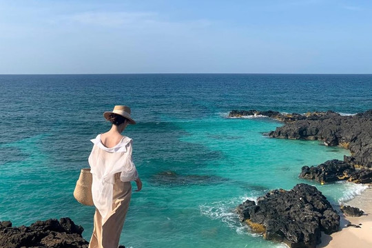 Việt Nam có 1 đặc khu sắp sở hữu cả sân bay lẫn cáp treo: Vừa có núi vừa có biển, cảnh sắc hoang sơ ai cũng mê