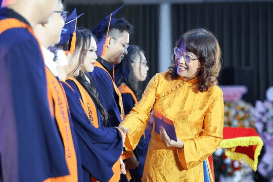 Đúng hôm nay 9/7, khóa bác sĩ y khoa đầu tiên của 1 trường ĐH ở Hà Nội tốt nghiệp: Duy nhất 1 sinh viên xếp loại xuất sắc