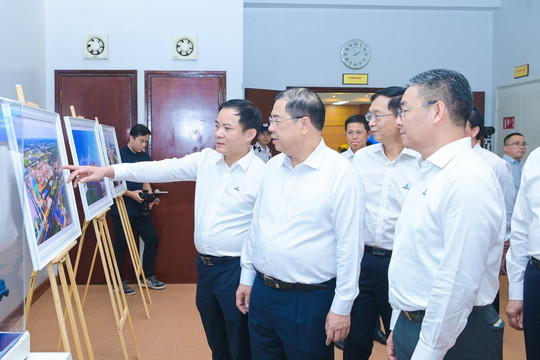 Phó Thủ tướng Thường trực Chính phủ Phạm Gia Túc: Petrovietnam đóng góp quan trọng vào ổn định kinh tế vĩ mô, bảo đảm các cân đối lớn của nền kinh tế