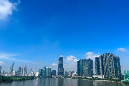 Giá nhà vẫn neo cao, thanh khoản tiếp tục "ì ạch", bất động sản TP.HCM chưa thấy tín hiệu bứt phá