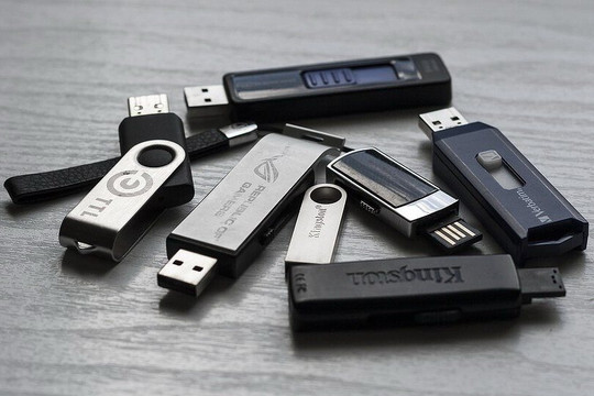 "Tận thế" hay sao mà nước Nga lại ồ ạt gom mua hàng triệu chiếc USB?