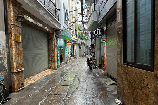 Nhà trong ngõ rao bán nửa năm vẫn ế, chủ nhà giảm giá trăm triệu đồng, môi giới vẫn than: “Khó bán!”