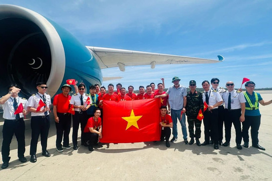 Vietnam Airlines đón đoàn cán bộ, chiến sĩ công tác tại Venezuela trở về nước