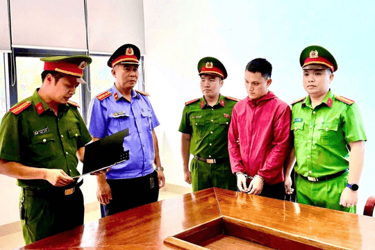 Thi hành lệnh bắt nhân viên ngân hàng Lê Văn Thành SN 1994