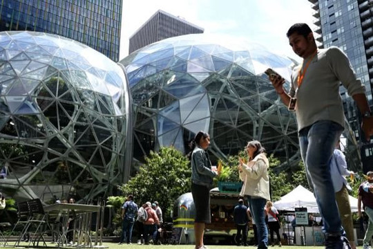 Cú sốc của 30.000 nhân sự Amazon: Bị sa thải qua tin nhắn, 10 năm cống hiến vỡ vụn chỉ sau 1 đêm