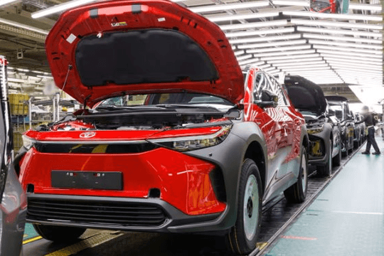 Toyota vừa bán tháo hàng tỷ USD cổ phiếu: Chuyện gì đây?