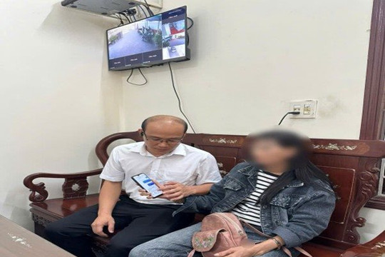 Công an điều tra giao dịch chuyển khoản với nội dung sau: Một người phụ nữ SN 1975 làm việc với lực lượng chức năng 