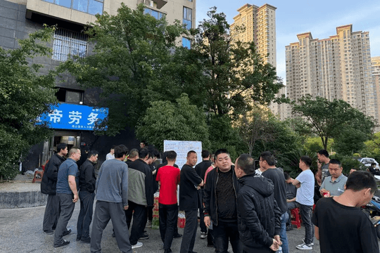 “Tôi thực sự choáng váng, họ không cần người nữa”: Hơn 40 triệu lao động Trung Quốc đứng trước nguy cơ bị bỏ lại phía sau 