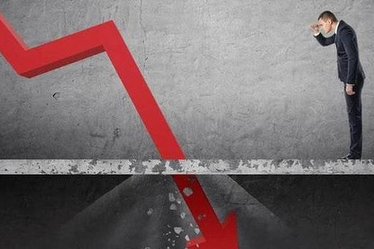 Nhà đầu tư chứng khoán nên hành động ra sao sau phiên VN-Index lao dốc gần 50 điểm rồi "rút chân"?