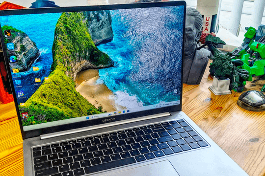 Geekom GeekBook M16 qua góc nhìn thực tế: Được cái này, mất cái kia!