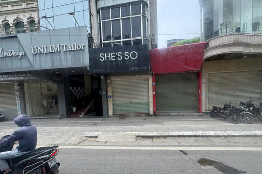 Thời hoàng kim đi qua, nhà mặt phố Hà Nội ồ ạt treo biển tìm khách