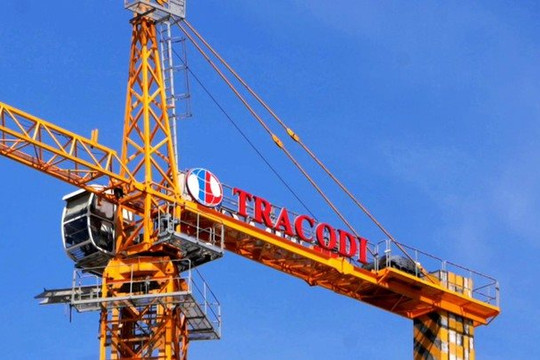Sau khi cựu lãnh đạo bị khởi tố, một công ty điều chỉnh lợi nhuận từ lãi 111 tỷ thành lỗ 1.450 tỷ đồng, cổ phiếu bị hủy niêm yết