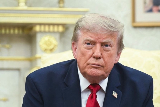 Vì sao ông Trump bỏ kế hoạch thu phí eo biển Hormuz chỉ sau một ngày?
