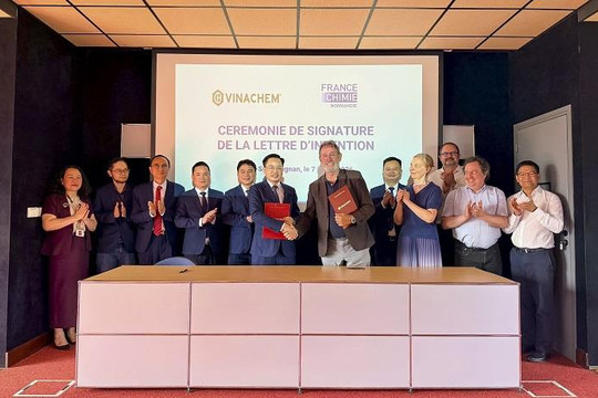 Vinachem bắt tay với hàng loạt đối tác Pháp