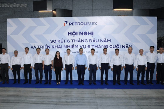 Petrolimex đạt 215.000 tỷ đồng doanh thu sau 6 tháng, tăng 49% 