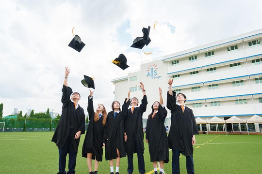 Chân dung 2 học sinh của 1 trường quốc tế tại TP.HCM vừa đạt điểm tú tài 45/45 