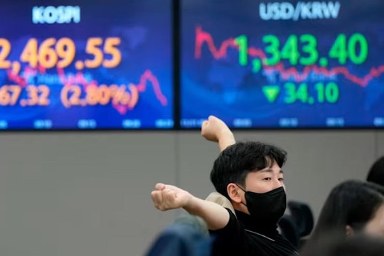 1,2 triệu tài khoản chứng khoán Hàn Quốc bị call margin, cứ 30 người trưởng thành lại có 1 người tay trắng: Chuyện gì đã xảy ra?