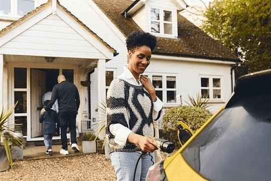 Giảm VAT về 0%: Người sạc xe điện tại nhà ở Anh hưởng lợi lớn