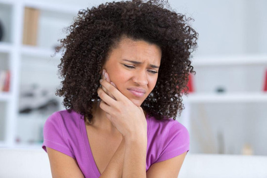 Trì hoãn nhổ răng khôn sau tuổi 35 liệu có dẫn đến nguy cơ biến chứng?