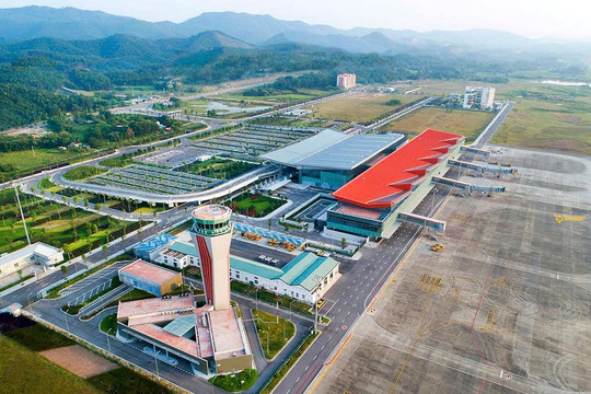 Đúng 9h30, đại bàng khổng lồ dài 63m xuất hiện, ghi nhận điều chưa từng có trong lịch sử tại dự án từng khiến Mỹ và Hàn rút lui
