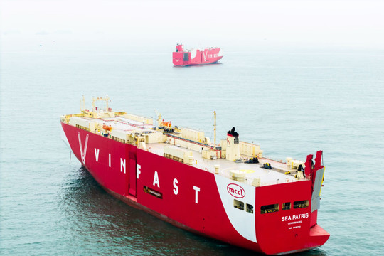 Phát hiện 2 tàu lớn có logo VinFast xuất hiện ở vùng biển gần cảng Hải Phòng, thực hiện nhiệm vụ đặc biệt
