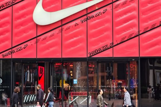 Nóng: Nike cắt đứt quan hệ với hàng nghìn nhà phân phối trực tuyến 