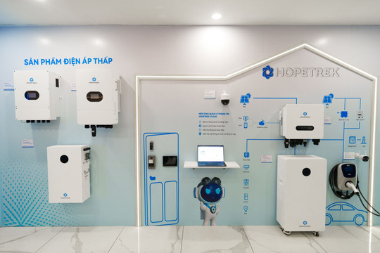 Việt Nam có 30 triệu hộ dân, chỉ 100.000 hộ dùng điện mặt trời: Một 'tân binh' toàn cầu vừa gia nhập cuộc đua
