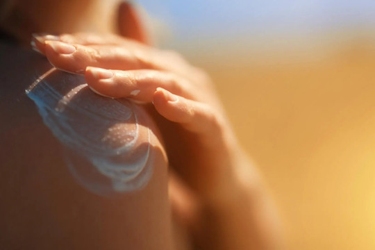 Đột phá mới giúp kem chống nắng SPF 30 không còn để lại những vệt trắng khó chịu trên da