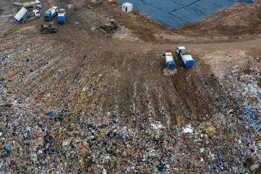 Phát hiện 62 triệu tấn vàng, bạc, bạch kim bị bỏ ngoài bãi rác
