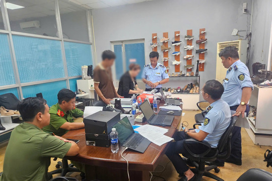 Phát hiện gần 50.000 đôi giày Nike giả trị giá hơn 100 tỷ đồng, mắt thường không thể phân biệt