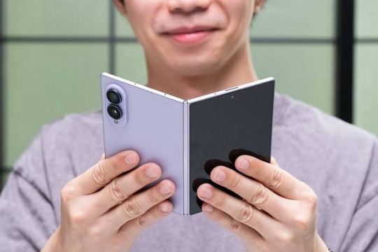 Bỏ gần 50 triệu để mua điện thoại Galaxy Z Fold 8 mới của Samsung thật sự là “ném tiền qua cửa sổ”?