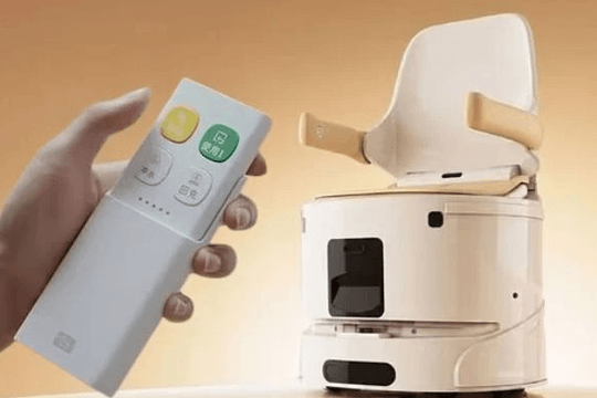 "Robot bồn cầu" giá hơn 100 triệu đồng gây bất ngờ tại triển lãm công nghệ, chỉ cần gọi một tiếng là tự chạy đến tận giường người dùng.