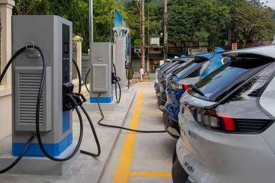 Công ty trạm sạc VinFast của tỷ phú Phạm Nhật Vượng ra thông báo tạm ngừng một việc quan trọng