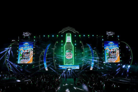 Huda Beach Water Fest khuấy động Đà Nẵng, hàng nghìn bạn trẻ hòa mình vào "Giờ Chân Thành" bên bãi biển