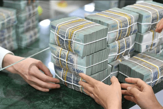 Chuyển khoản thành công 5 lần liên tiếp, giao dịch số tiền 2.060.000.000 đồng, Nguyễn Ngọc Anh lập tức liên hệ ngân hàng và báo công an